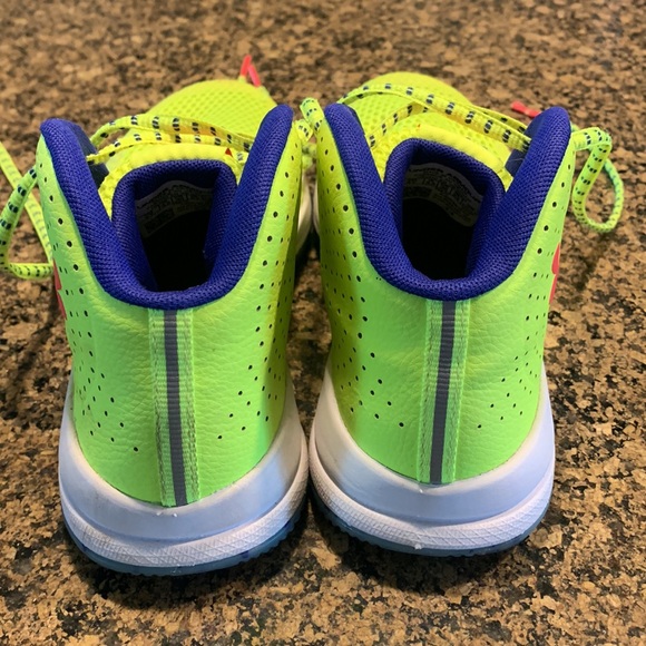 Youth Under Armour shoes, size 4 - Picture 3 of 8